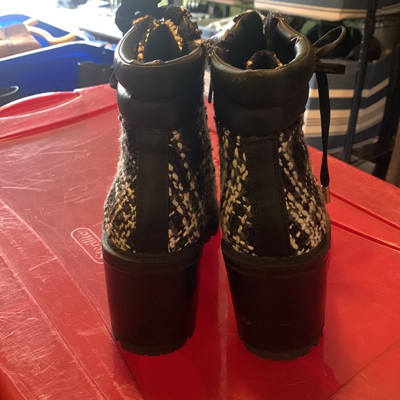 J-Lo Georgia Tweed Side Zip Bootie size 9 - Picture 2 of 5